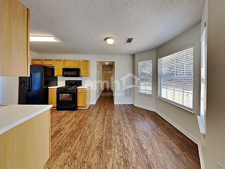 227 Penny Ln — Photo 4