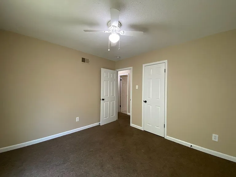 490 Ferncliff Cv — Photo 7