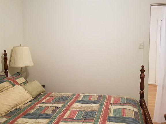 2nd image of 824 Ford St #B