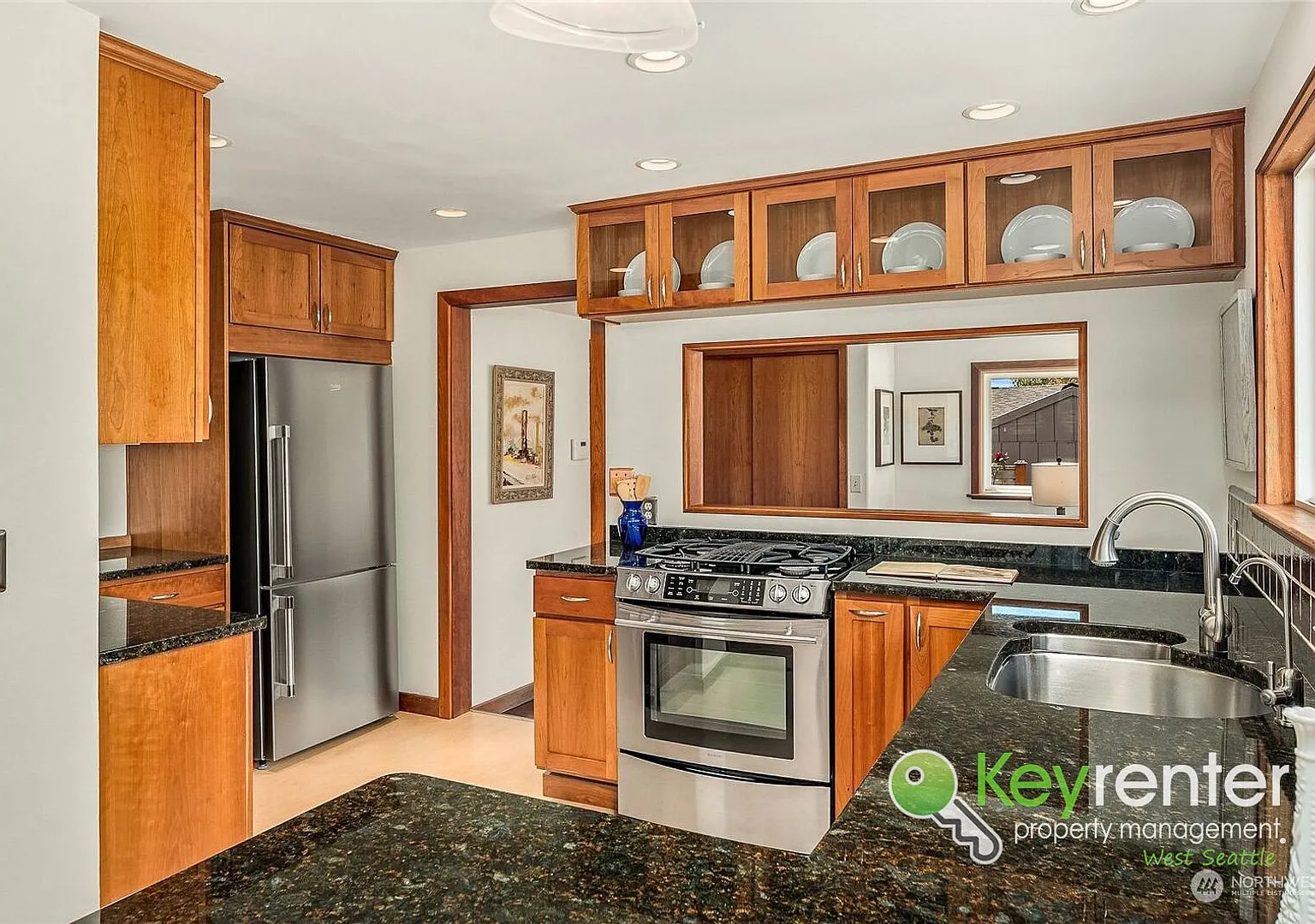 Classic Seattle Charm with Fireplace, Studio & Private Yard — Photo 3