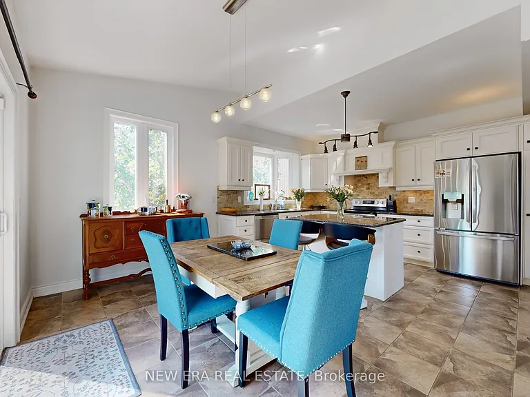 1031 Lake Dr N #UPPER — Photo 10