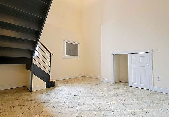 2nd image of 494 Hudson St #Z