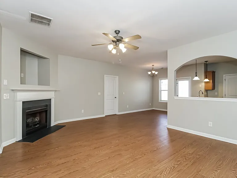 34 Samuel Way NW — Photo 4