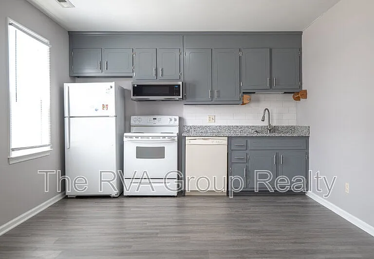 3805 Woodlawn St #12 — Photo 7