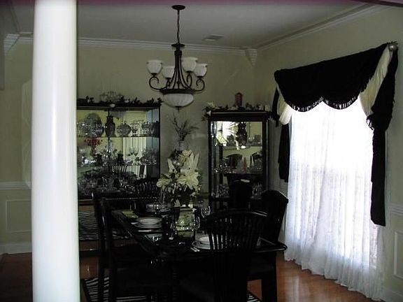 4th image of 270 Windy Oaks Dr