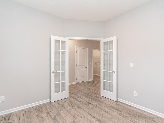 5th image of 267 W Mannaseh Dr W
