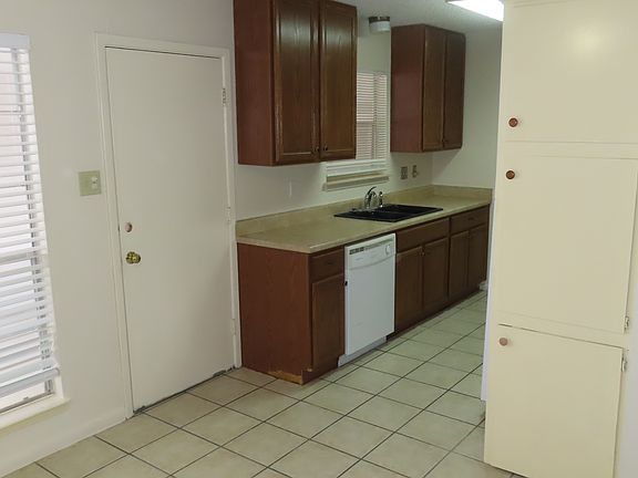 4th image of 4002 Mount Laurel Dr