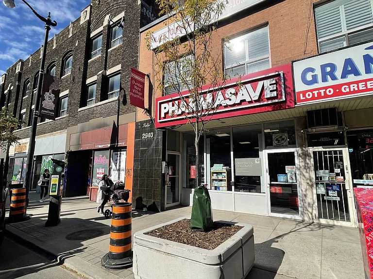2940 Dundas St W #5 — Photo 12