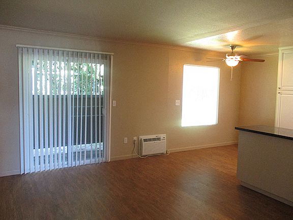 3rd image of 1011 Rosemarie Ln APT 19