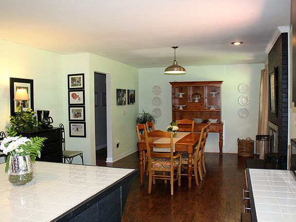4th image of 45 Montis Dr