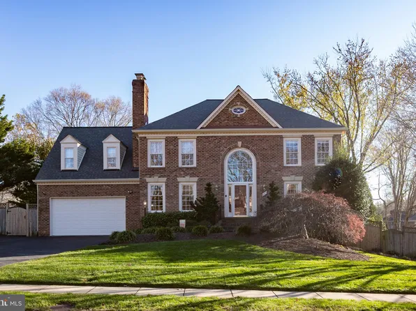 2211 Traies Ct, Alexandria, VA 22306