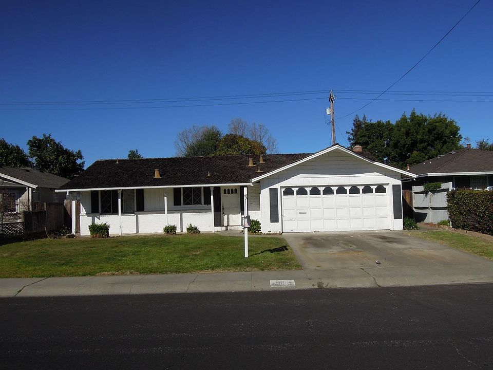 2nd image of 1405 Patio Dr