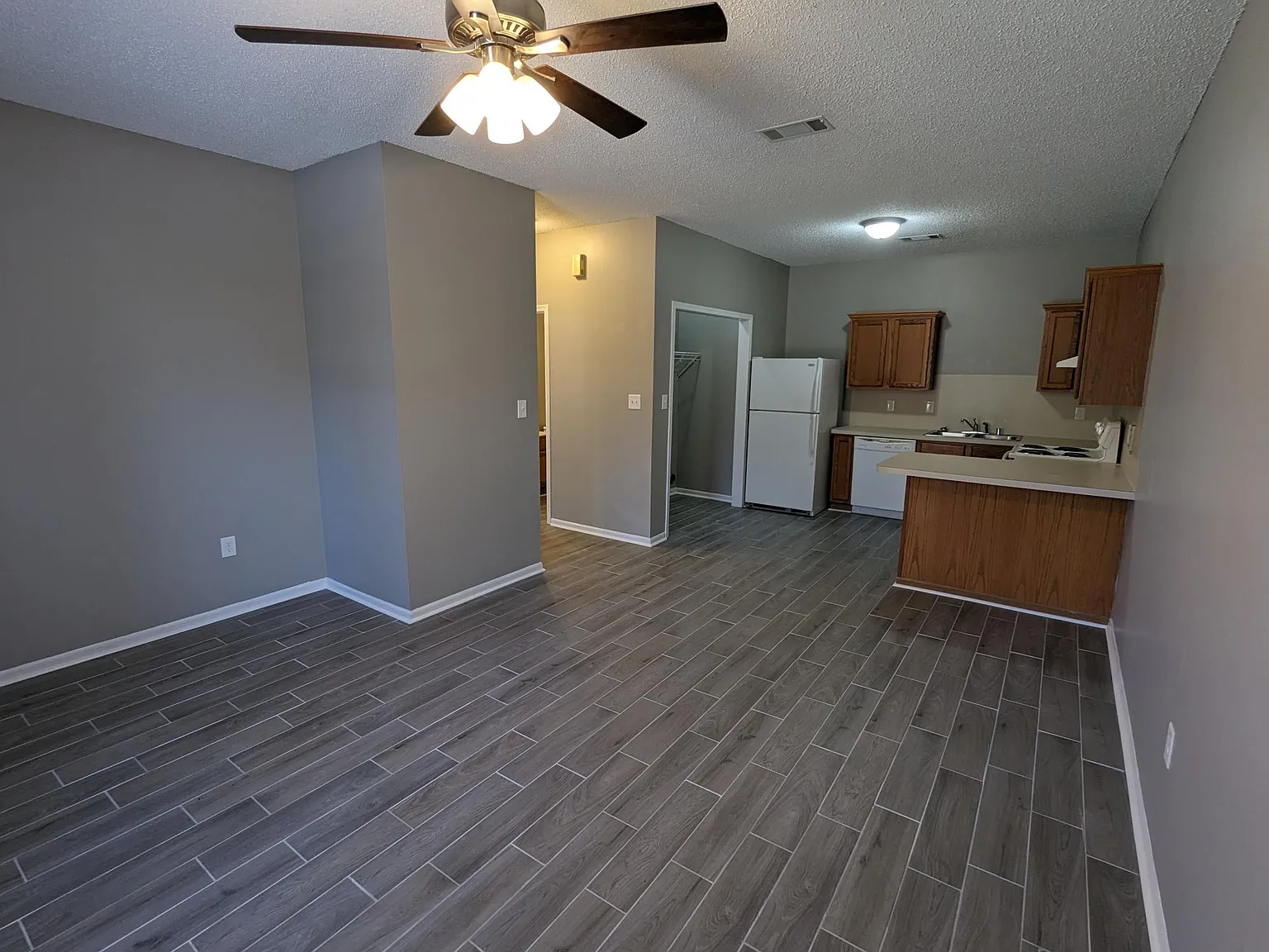 2 bed, 950 sqft, $875 — Photo 1