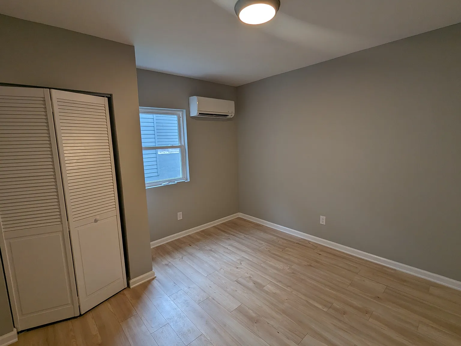2315 Main St - 2 — Photo 1