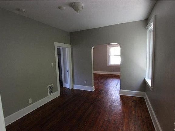 3rd image of 15 Auchinvole Ave #1