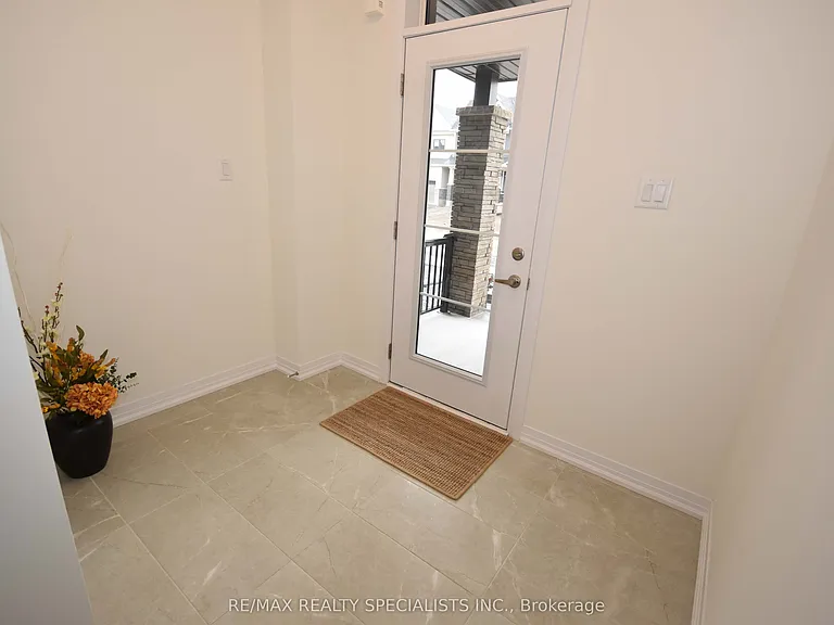 12 Velvet Way — Photo 4