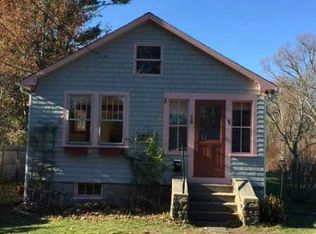 15 Watson Ave, Narragansett, RI 02882