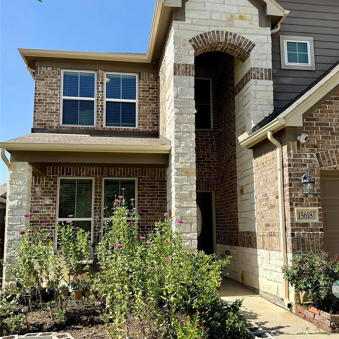 5 bed, 3.5 bath, 2785 sqft, $2,800 — Photo 2