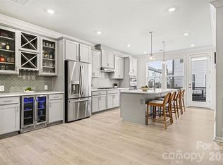 7017 Running Spring Dr, Charlotte, NC 28205