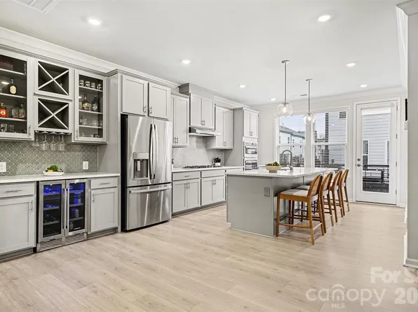 7017 Running Spring Dr, Charlotte, NC 28205