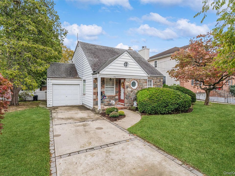 1st image of 596 Foch Boulevard