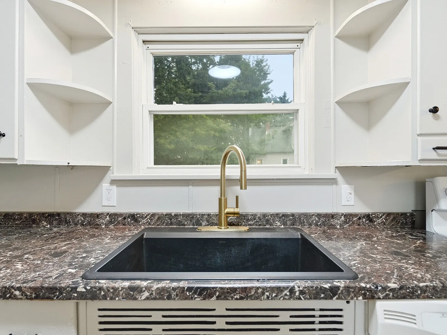 334 W 9th St — Photo 1