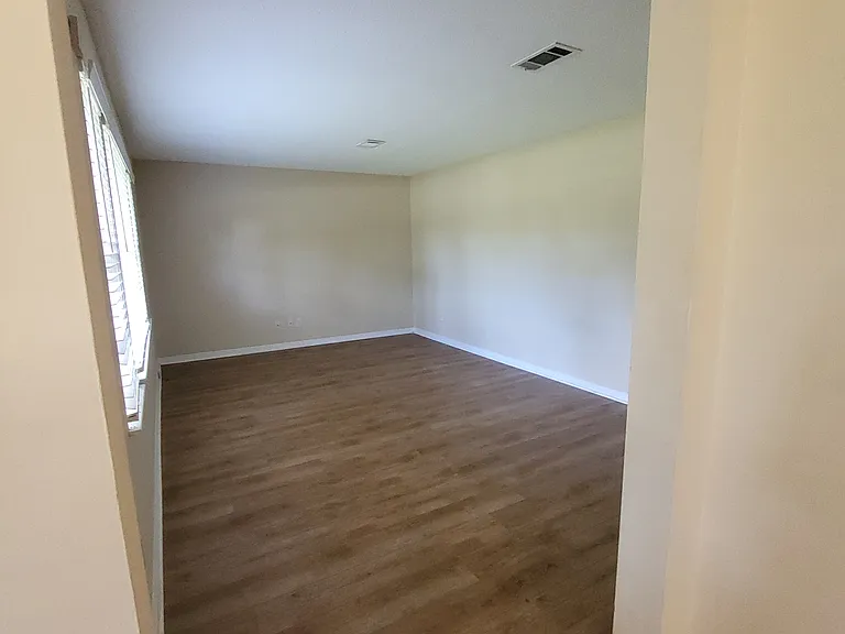 4210 Langley Ave — Photo 8