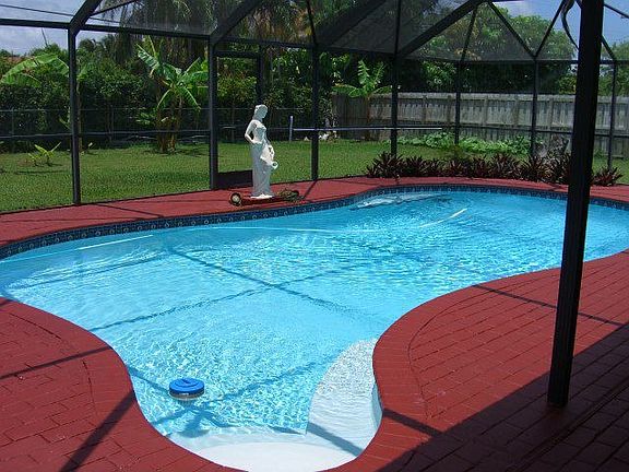 Lovely Pool Area/Screened-In Patio