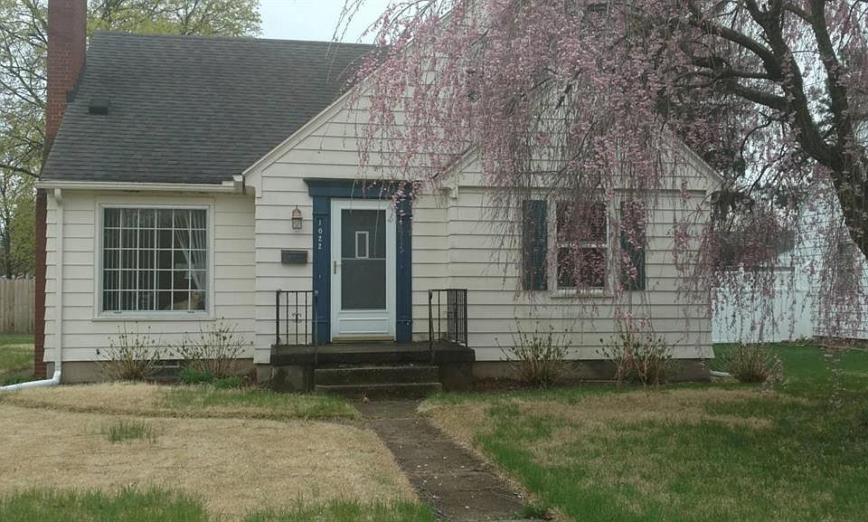 1st image of 1022 Ellsmere St NE