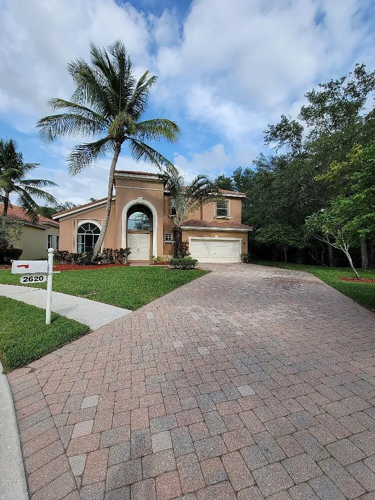 4 bed, 3.0 bath, 3402 sqft, $3,800 — Photo 1