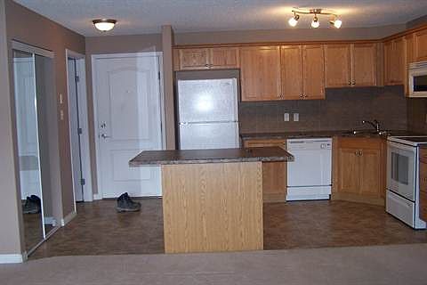 2nd image of 7331 Terwillegar Dr S