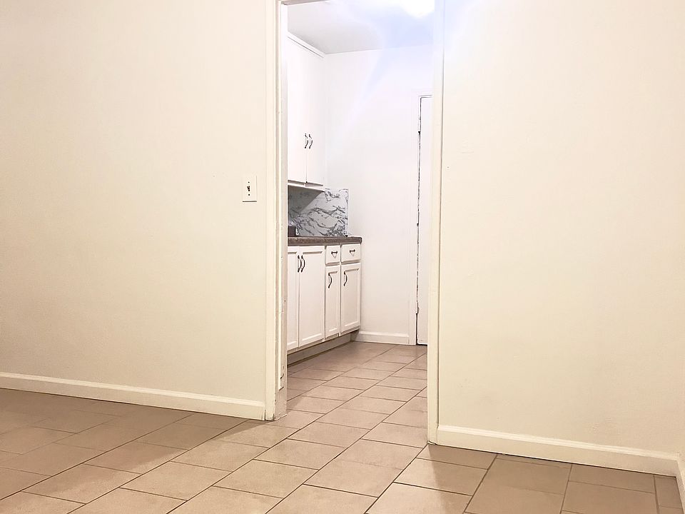 Entrance to the kitchen