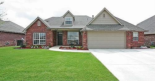 Maticulously landscaping invites you into a Gorgeous Home!!!