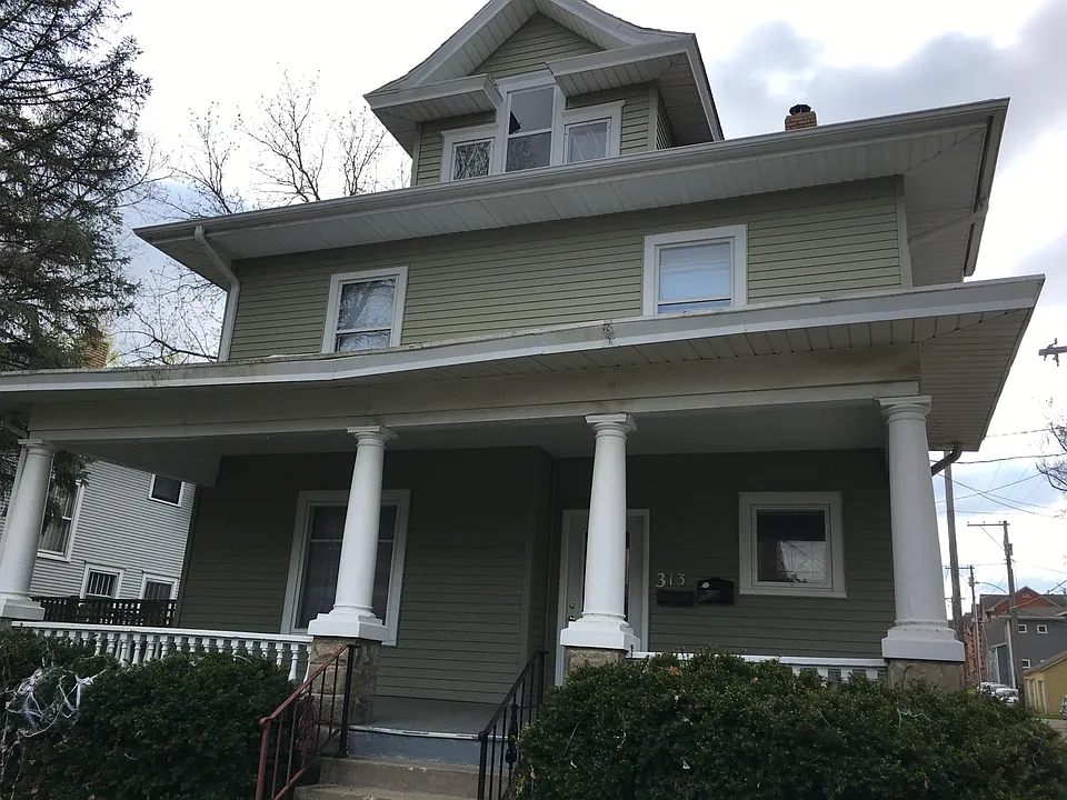 313 N Linn St