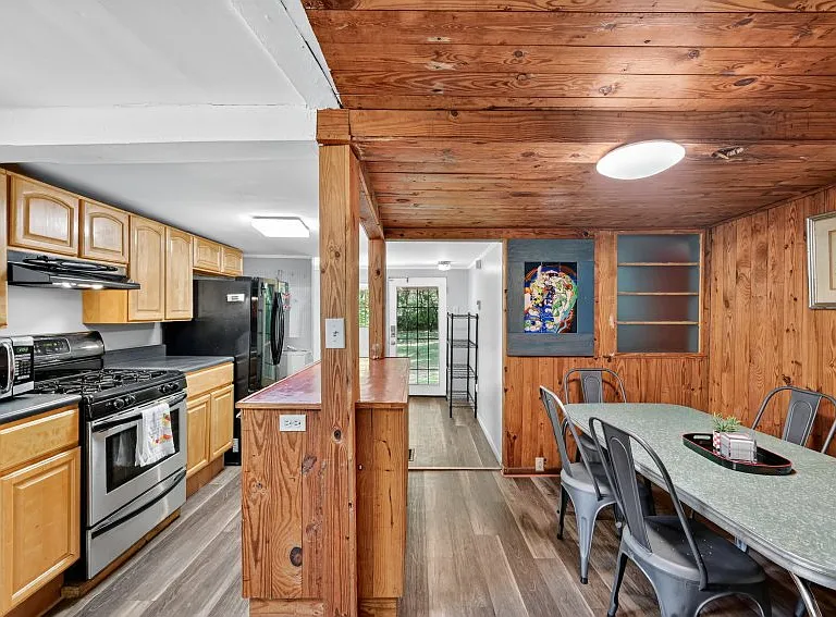 1455 E Broad St — Photo 14