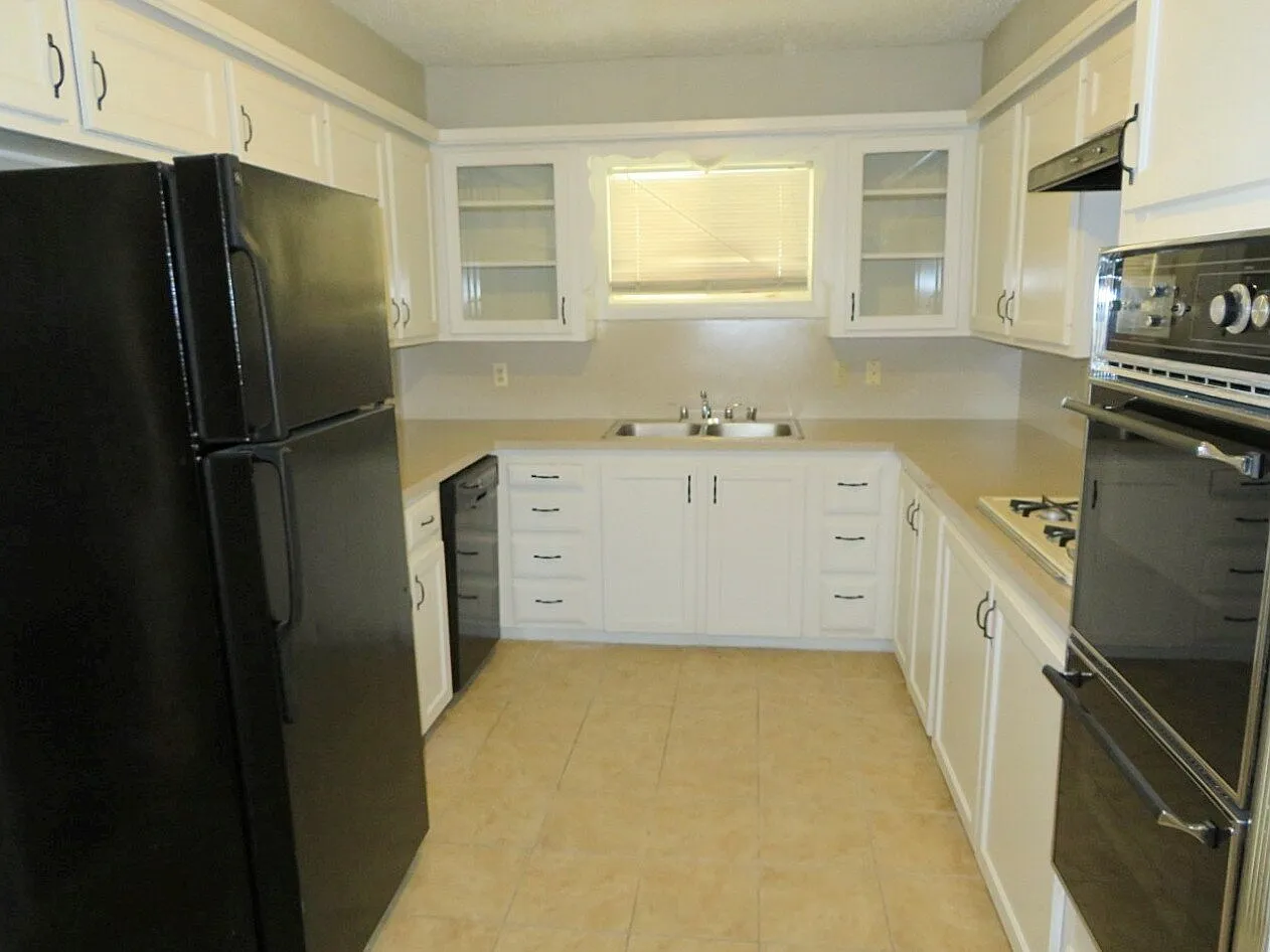 3 bed, 2.0 bath, 1775 sqft, $1,400 — Photo 4