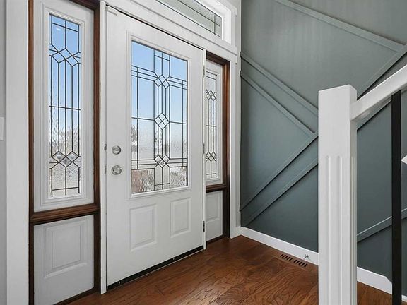 3rd image of 1015 NW Maplecroft Rd SE