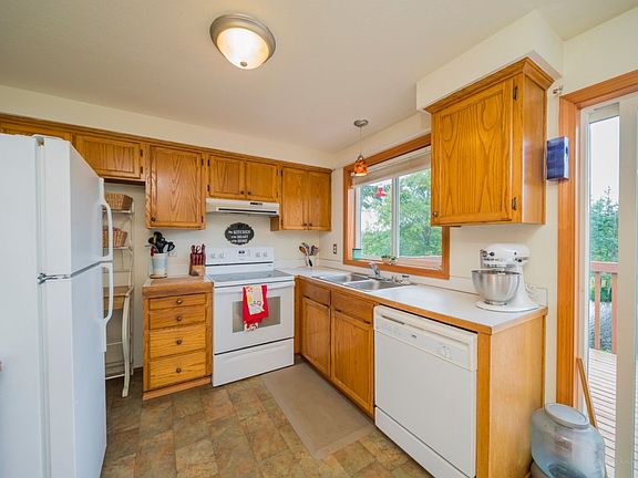 5th image of 1877 Lake Dr