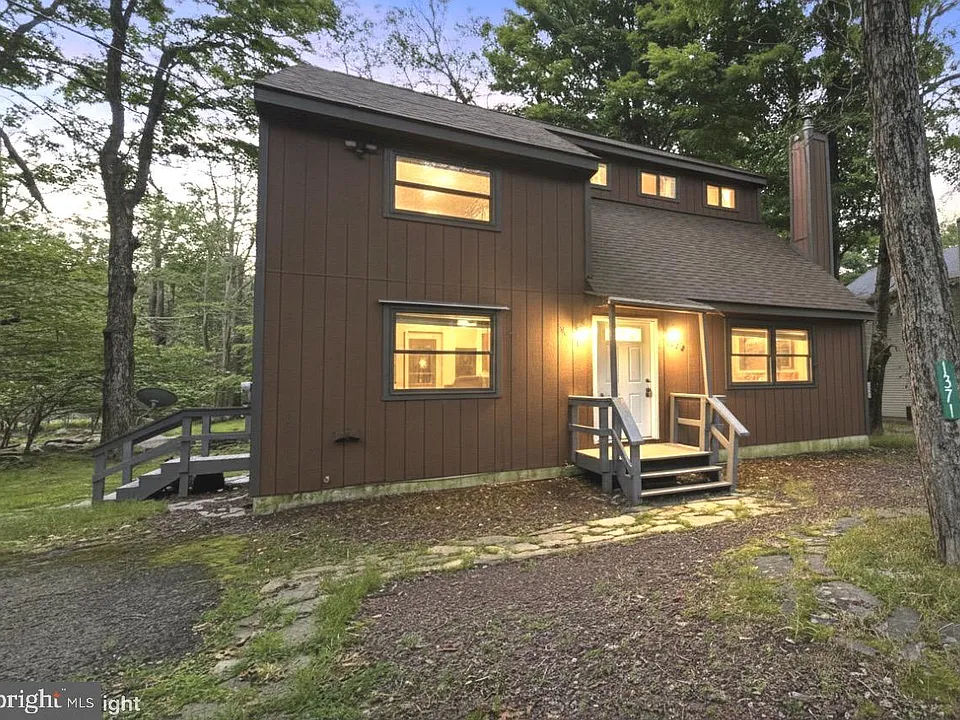 1371 Winding Way