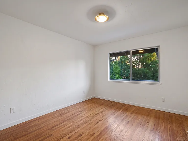 25845 Springhill Dr — Photo 17