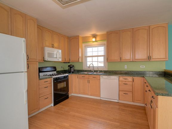 Expanded Open Kitchen with 42" Oak Cabinetry