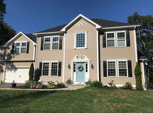 12 Wood Crest Dr, Old Lyme, CT 06371