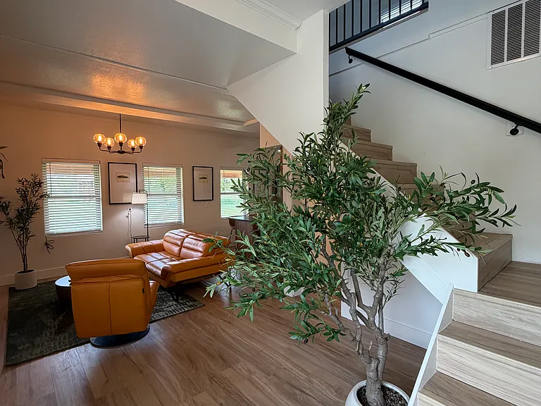 2560 Coffeen Ave — Photo 7
