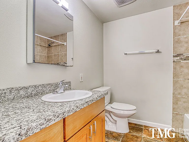 Jackson Court Apartments — Photo 26