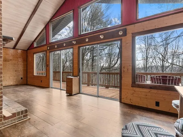 144 Pine Ln SW, Meadows Of Dan, VA 24120