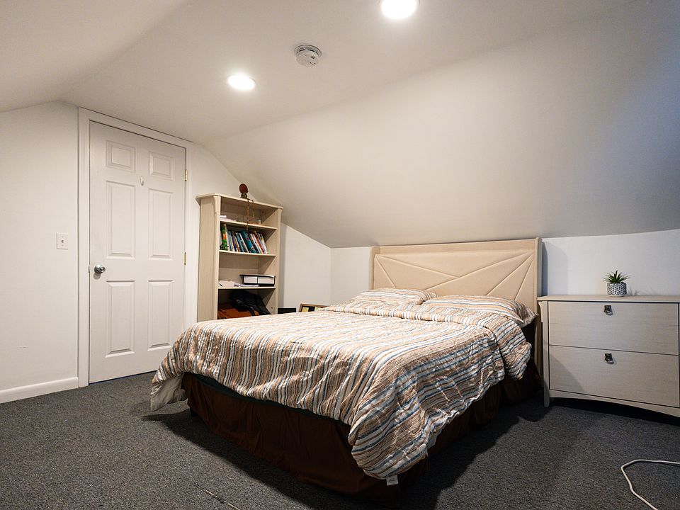 1st image of 70 Ashton St Floor 2