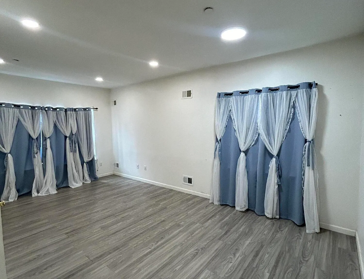 3 bed, 2.0 bath, 2200 sqft, $3,800 — Photo 3