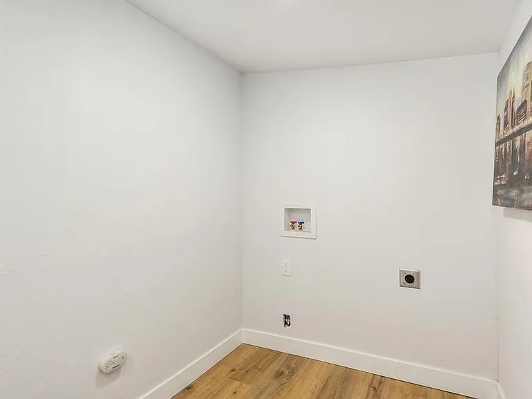 2277 Beaumont St — Photo 18