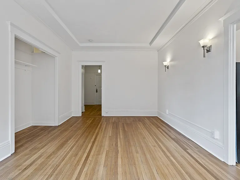 The Langham Apartments — Photo 26