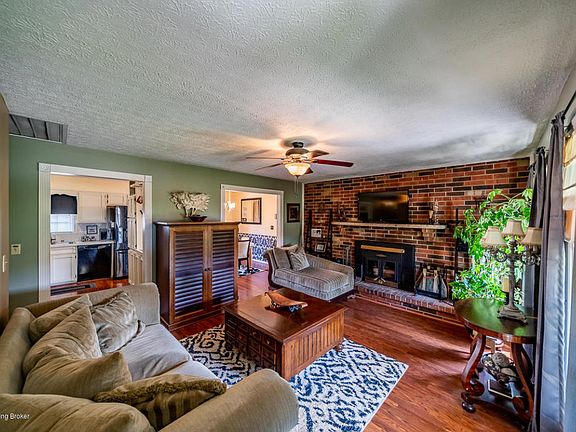 3rd image of 233 Shelley Ct